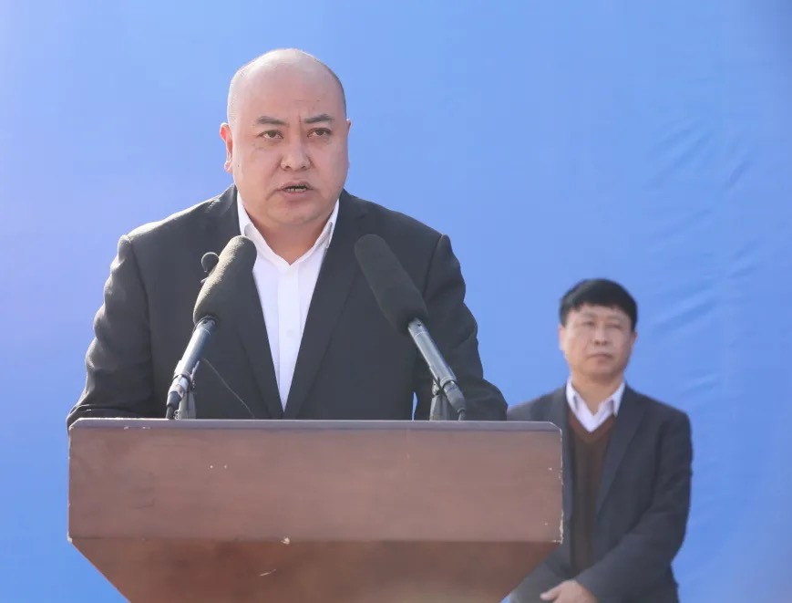 東西部攜手 加速新能源產業落地——暉陽新能源10萬噸鋰電池材料項目在黔開工